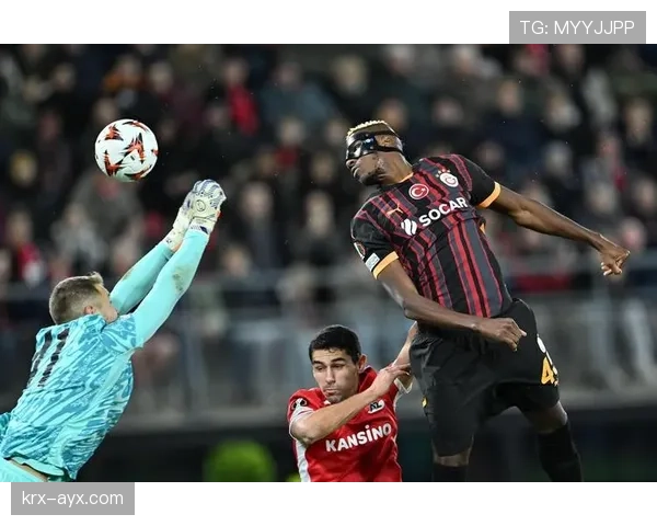 奥斯梅恩生涯强敌解析：面对顶级中卫时的对抗表现