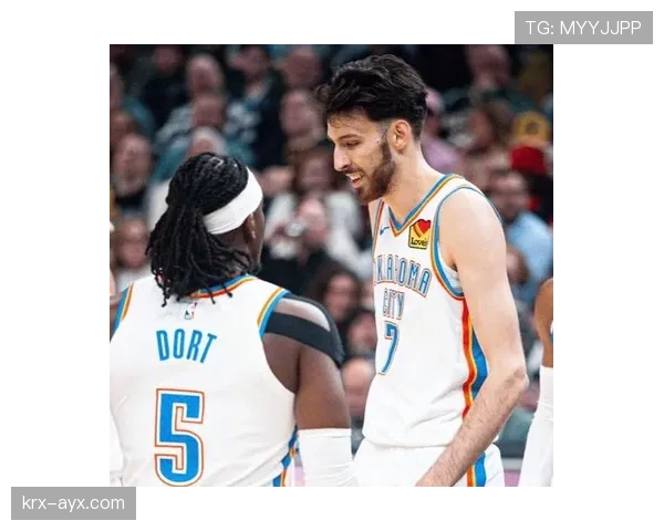 切特·霍姆格伦无球牵制力提升，拉开雷霆内线空间