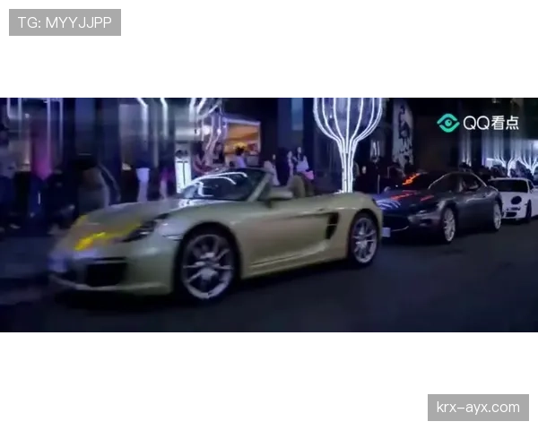 孔帕尼停着豪车拎着菜刀钻进小巷，路人都愣住了